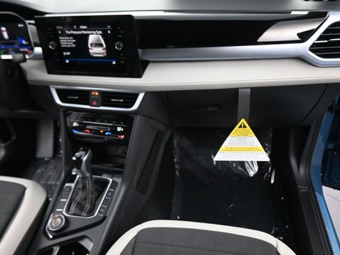 New 2026 Volkswagen Taos SE image 41