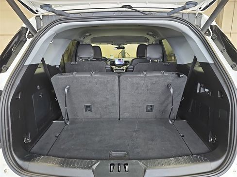 Used 2021 Ford Explorer XLT w/ Equipment Group 202A image 12