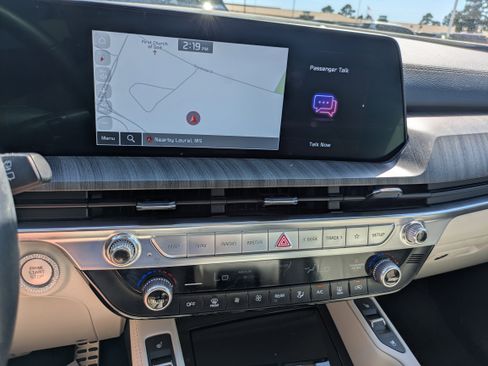 Used 2025 Kia Telluride SX w/ SX Captain's Chair Package image 18