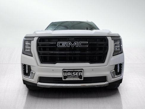 Used 2022 GMC Yukon XL SLT w/ SLT Premium Package AWD/4WD image 2