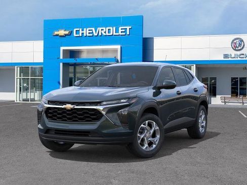 New 2026 Chevrolet Trax LS w/ LS Convenience Package FWD image 26