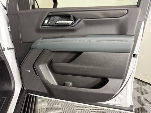 Used 2025 GMC Yukon XL AT4 w/ AT4 Premium Plus Package image 16