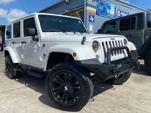 Used 2014 Jeep Wrangler Unlimited Sahara w/ Connectivity Group AWD/4WD image 1