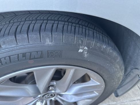 Used 2022 Toyota Avalon XLE w/ Moonroof Package image 11