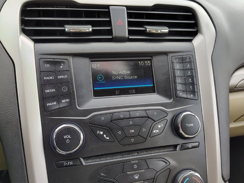 Used 2016 Ford Fusion SE FWD image 15