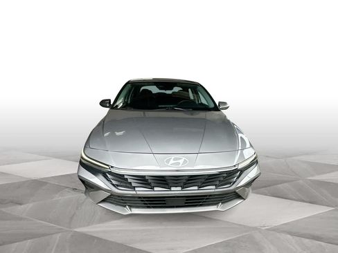 Used 2025 Hyundai Elantra SEL FWD image 3
