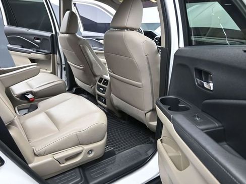 Used 2009 Hyundai Elantra GLS image 41