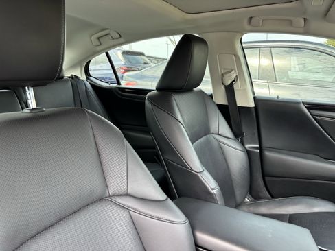 Used 2021 Lexus ES 300h w/ Premium Package image 34