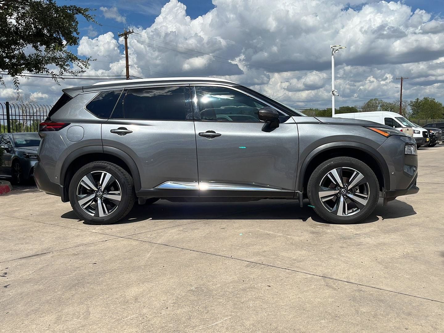 Used 2023 Nissan Rogue SL w/ SL Premium Package FWD image 4