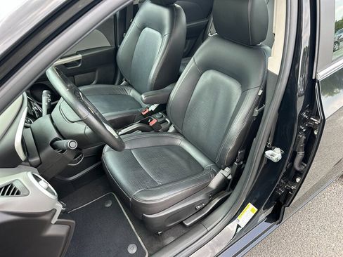 Used 2017 Chevrolet Sonic Premier image 12