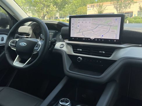 New 2026 Ford Explorer Active AWD/4WD image 3