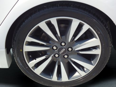 Used 2020 Lincoln MKZ Reserve w/ Monochromatic Package AWD/4WD image 9