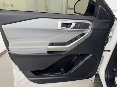 Used 2023 Ford Explorer XLT w/ Equipment Group 202A image 10