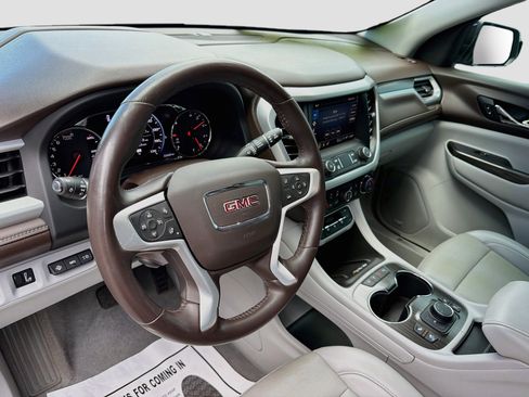 Used 2021 GMC Acadia SLT w/ Technology Package FWD image 9