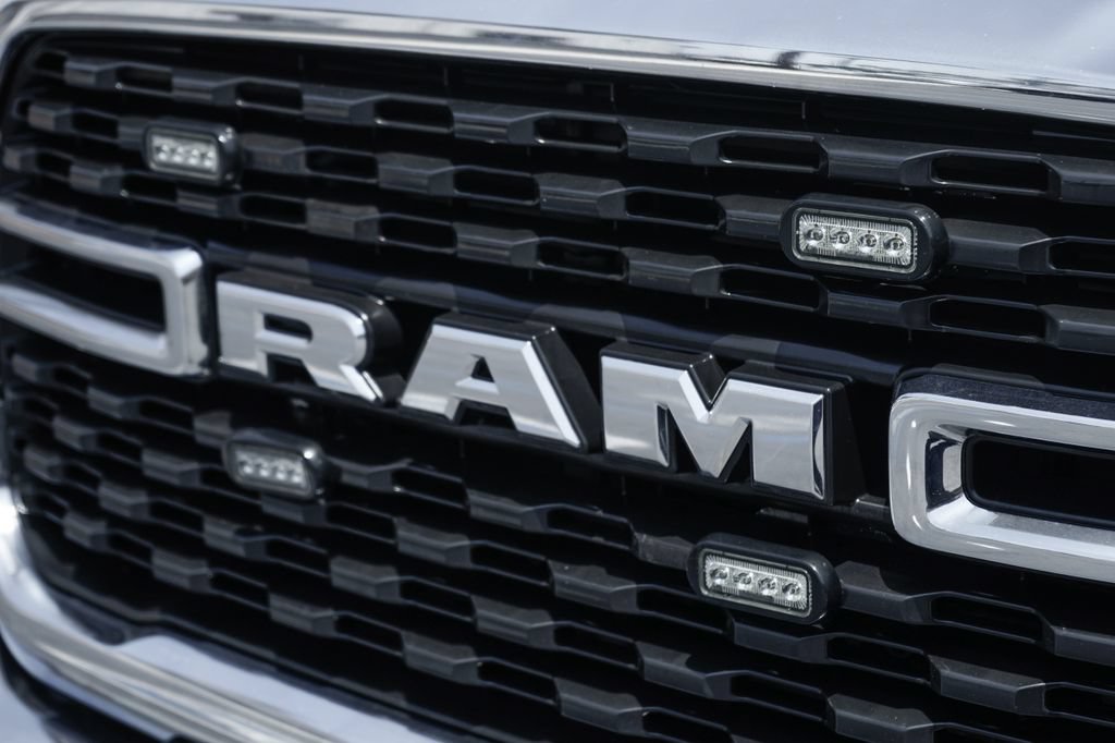Used 2022 RAM 5500 SLT w/ Quick Order Package 27G SLT RWD image 46