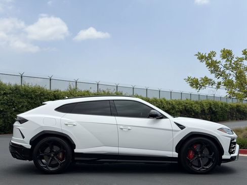 Used 2021 Lamborghini Urus AWD/4WD image 12