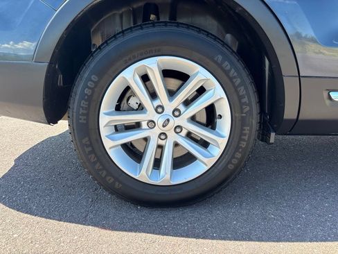 Used 2017 Ford Explorer XLT w/ Equipment Group 202A FWD image 37