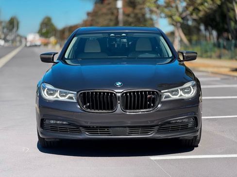 Used 2017 BMW 750i RWD image 22