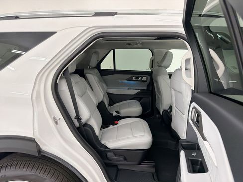 Used 2025 Ford Explorer Platinum w/ Ultimate Package AWD/4WD image 25