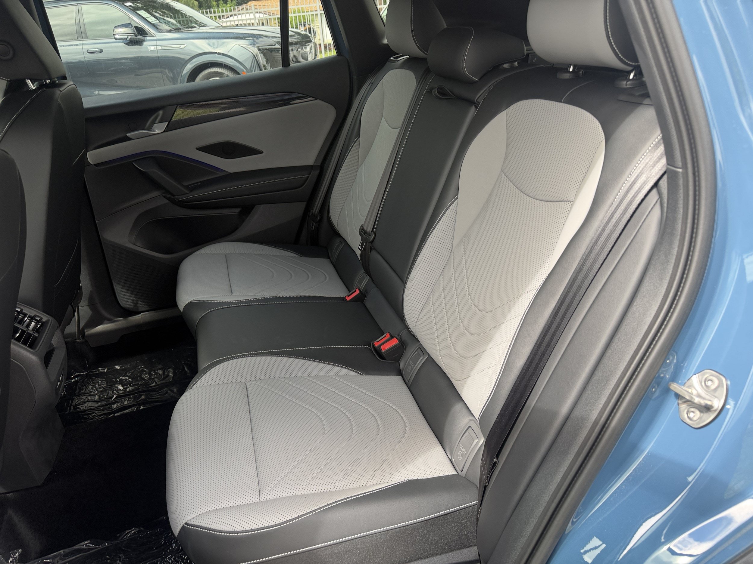 New 2026 Volkswagen Tiguan SE R-Line FWD image 19