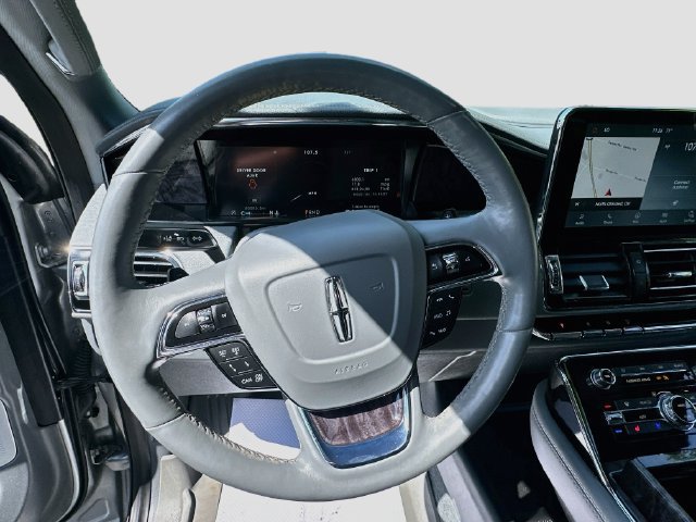 Used 2021 Lincoln Navigator Reserve w/ Luxury Package AWD/4WD image 11
