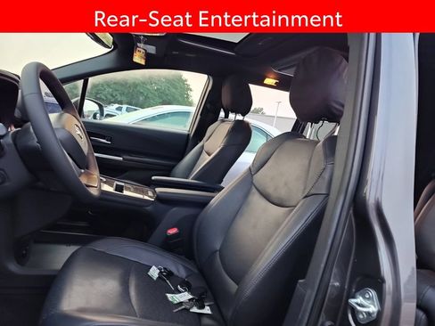 Used 2025 Toyota Sienna Platinum AWD/4WD image 8
