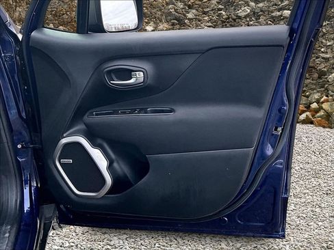 Used 2021 Jeep Renegade Latitude w/ Sun & Sound Group image 20