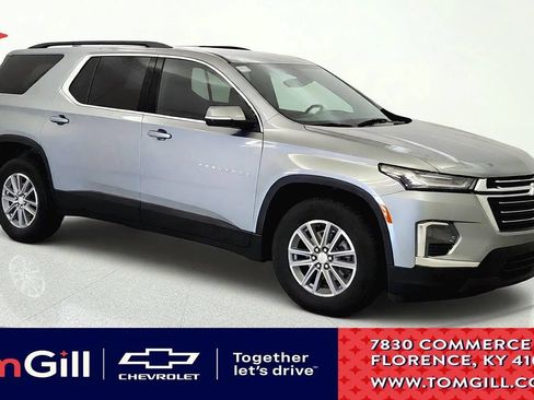 Used 2023 Chevrolet Traverse LT FWD image 1