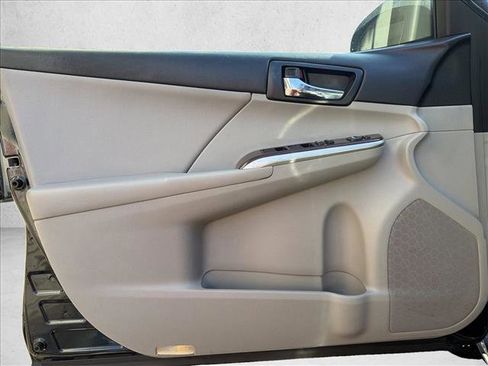 Used 2012 Toyota Camry XLE w/ Leather Pkg FWD image 5