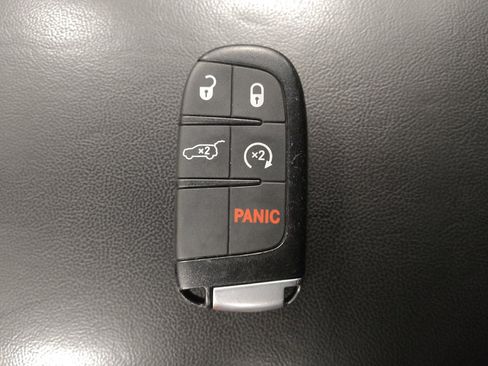 Used 2019 Jeep Grand Cherokee Altitude image 32