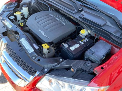 Used 2012 Dodge Grand Caravan SXT FWD image 31