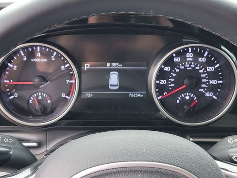 Used 2023 Kia Carnival EX FWD image 24