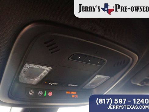 Used 2023 Chevrolet Traverse RS FWD image 16