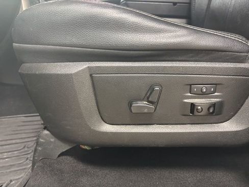 Used 2018 RAM 1500 Laramie w/ Convenience Group AWD/4WD image 17