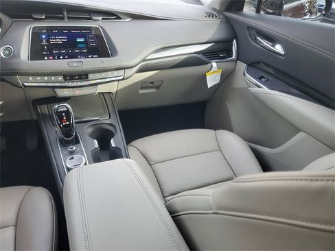 Certified 2021 Cadillac XT4 Premium Luxury image 15