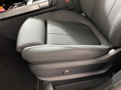 Used 2026 Mercedes-Benz GLB 250 4MATIC image 13