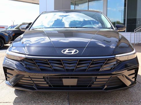 New 2025 Hyundai Elantra Limited image 8