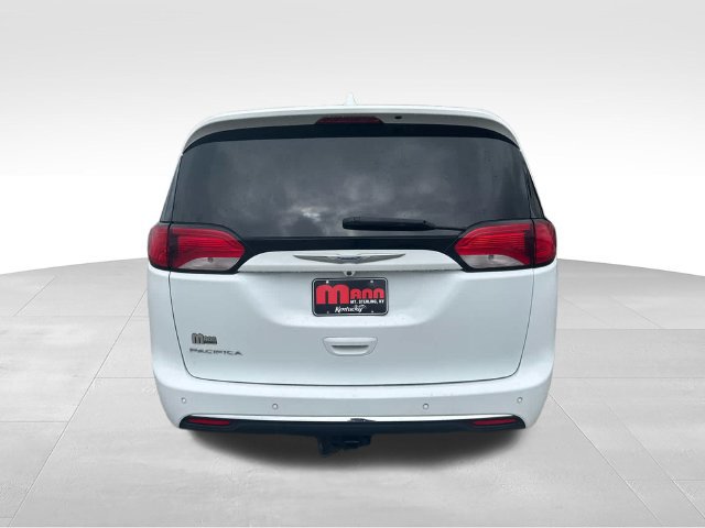 Used 2017 Chrysler Pacifica Touring-L FWD image 32