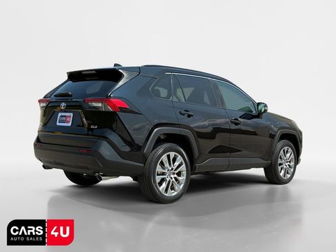 Used 2023 Toyota RAV4 XLE Premium FWD image 7