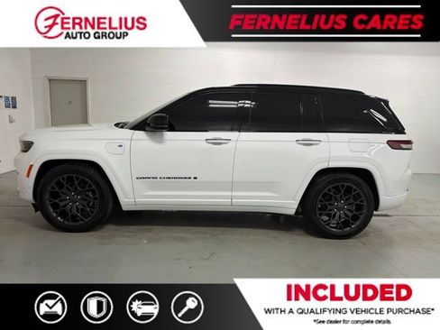 Used 2024 Jeep Grand Cherokee Summit AWD/4WD image 4