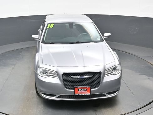 Used 2018 Chrysler 300 Touring image 40