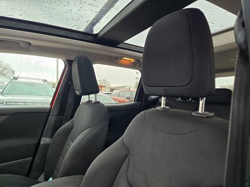 Used 2019 Jeep Renegade Latitude w/ Cold Weather Group image 33