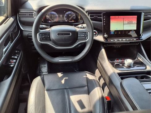 Used 2024 Jeep Wagoneer L Series II w/ Flexible Seating Group AWD/4WD image 32