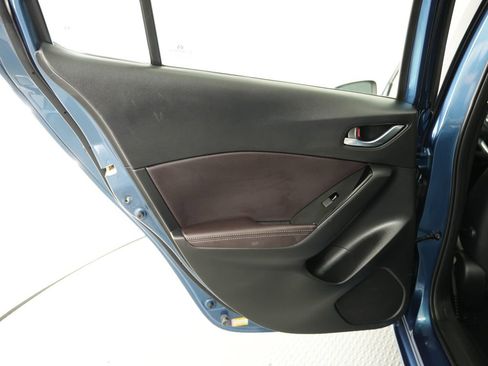 Used 2017 MAZDA MAZDA3 Grand Touring image 31