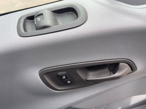Used 2019 Ford Transit 250 130 Low Roof image 15