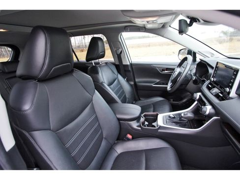 Used 2021 Toyota RAV4 Limited image 27