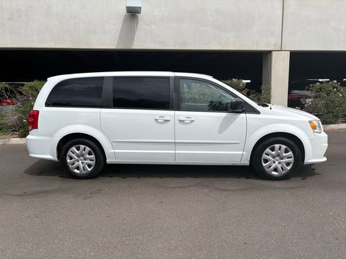 Used 2017 Dodge Grand Caravan SE w/ Power Window Group image 3