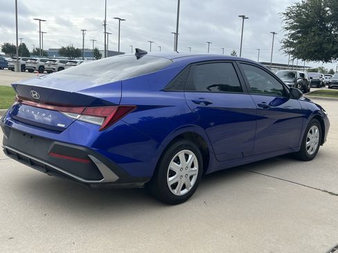 Used 2024 Hyundai Elantra Blue FWD image 9