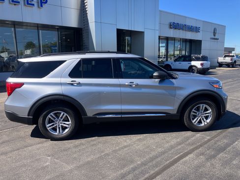 Certified 2021 Ford Explorer XLT w/ Equipment Group 202A AWD/4WD image 8