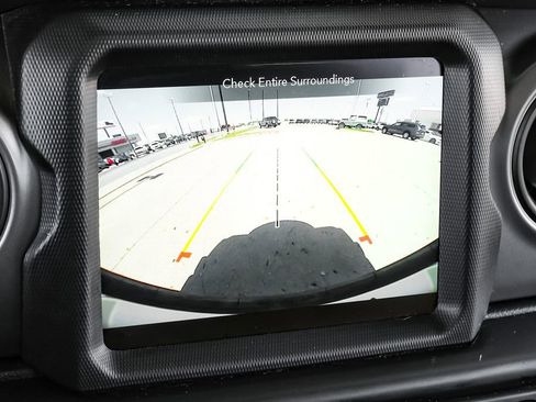 Used 2022 Jeep Wrangler Unlimited Sport image 31